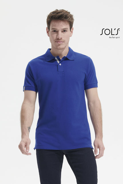 Portland Men - 00574POLO-SHIRTS / SOLSΑνδρικό πόλο πικέΠεριγραφή: Το Portland Men - 00574 είναι ένα κομψό ανδρικό πόλο πικέ με κοντά μανίκια, πλαϊνές ραφές και στενή γραμμή. Διαθέτει πατιλέτα με 2 περλέ κουμπιά και ελαστικό ριπ στο γιακά και τα μανίκια, με δίχρωμες λεπτομέρειες που προσθέτουν στυλ. Ιδανικό για καθημερινές επαγγελματικές εμφανίσεις, επενδύει στη λειτουργικότητά του με άνετη εφαρμογή. - Σύνθεση: Πικέ 200g/m² - 100% Βαμβάκι RingspunΕπικοινωνήστε μαζί μας για να βρούμε μαζί αυτό που θέλετε.Εφαρμογή ως Επαγγελματική Ένδυση: Ιδανικό για εργαζόμενους σε γραφεία, εστιατόρια ή ως μέρος της επιχείρησής σας για εταιρικές εκδηλώσεις.Δυνατότητα Προσαρμογής: Μπορεί να προσαρμοστεί με εκτυπώσεις λογοτύπου ή μηνύματος του πελάτη, ενισχύοντας την επαγγελματική σας εικόνα.Διαθεσιμότητα σε Χρώματα: Επικοινωνήστε μαζί μας για τις διαθέσιμες επιλογές χρωμάτων.